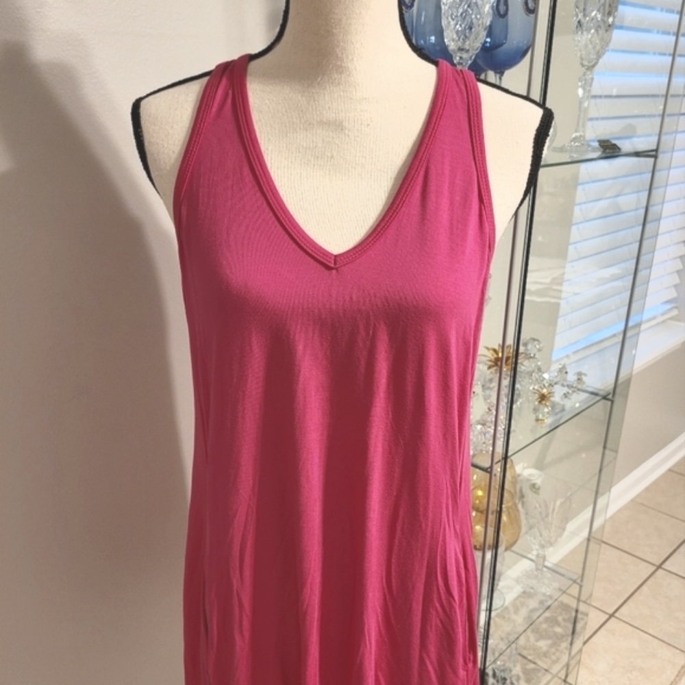 EUC- BRIGHT BEAUTIFUL TRINA TURK SUMMER DRESS VIBRANT PINK PLEATS DOWN THE BACK